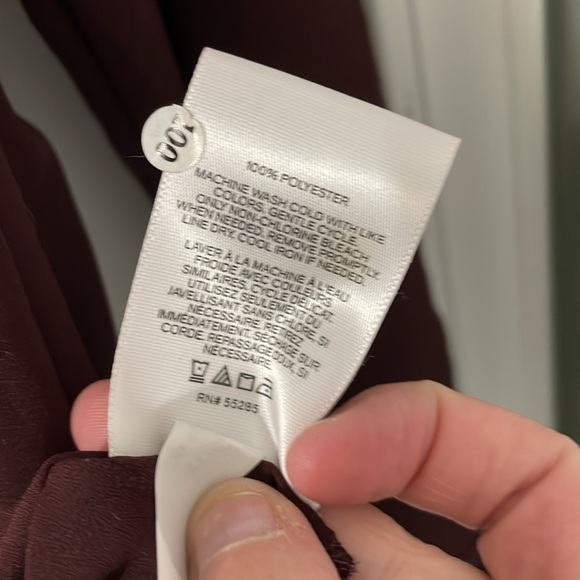 Express NWT Semi Sheer Chevron Pattern Red/White/Burgundy Button Down Size Small - Picture 8 of 8